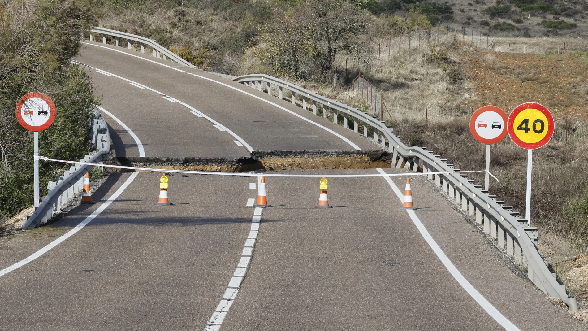 Socavón en la carretera