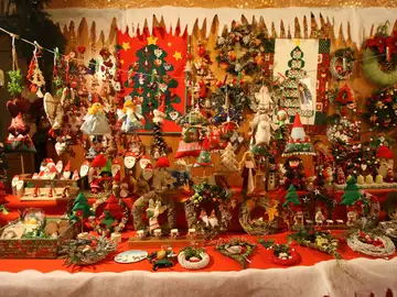 Llega el bazar benéfico de Navidad de las Damas Suizas: queso, solidaridad, adornos navideños y regalos Llega el bazar benéfico de Navidad de las Damas Suizas: queso, solidaridad, adornos navideños y regalos