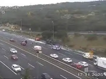 Varios heridos graves en un accidente entre un autobús y un vehículo de reparto en la A-6, en Collado Villalba Varios heridos graves en un accidente entre un autobús y un vehículo de reparto en la A-6, en Collado Villalba