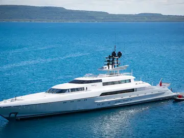 El megayate del cofundador de Google, anclado en España, consume tanta electricidad como 580 hogares SuperFly