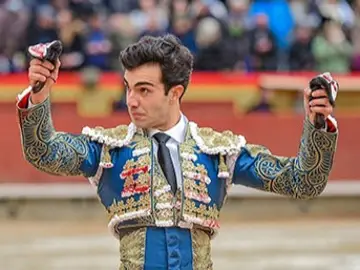 La Federación Taurina Valenciana premia a Rufo como triunfador de la temporada en Valencia La Federación Taurina Valenciana premia a Rufo como triunfador de la temporada en Valencia