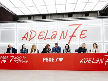 Sánchez preside la reunión de la Comisión Ejecutiva Federal en la sede del PSOE El presidente del Gobierno, Pedro Sánchez, preside una reunión de la Comisión Ejecutiva Federal del PSOE, a 17 de noviembre de 2025, en Madrid (España). 17 NOVIEMBRE 2025 Carlos Luján / Europa Press 17/11/2025