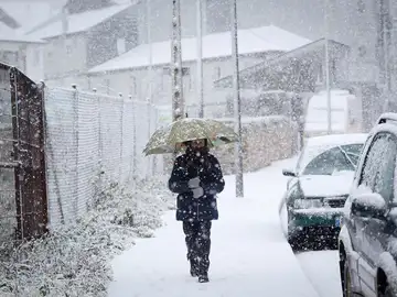 AEMET mantiene el aviso por nieve este jueves y viernes en tercio norte a 300 metros y máximas de menos de 10ºC AEMET mantiene el aviso por nieve este jueves y viernes en tercio norte a 300 metros y máximas de menos de 10ºC