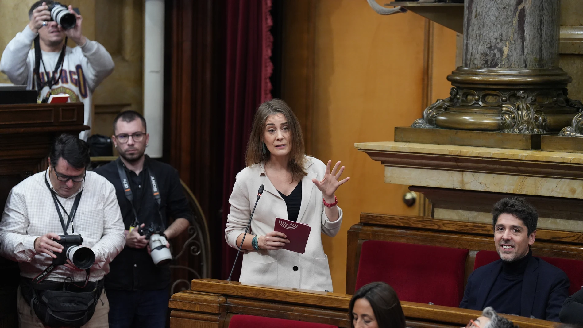 La diputada de Comuns, Jéssica Albiach, durante una sesión de control al Govern, en el Parlament de Catalunya, a 19 de noviembre de 2025, en Barcelona, Catalunya (España). El president, Salvador Illa, responde a los grupos parlamentarios tras la reunión del Consejo de Política Fiscal y Financiera (CPPF) en el que la ministra Montero ha sentado las bases del nuevo modelo de financiación autonómica. 19 NOVIEMBRE 2025 David Zorrakino / Europa Press 19/11/2025