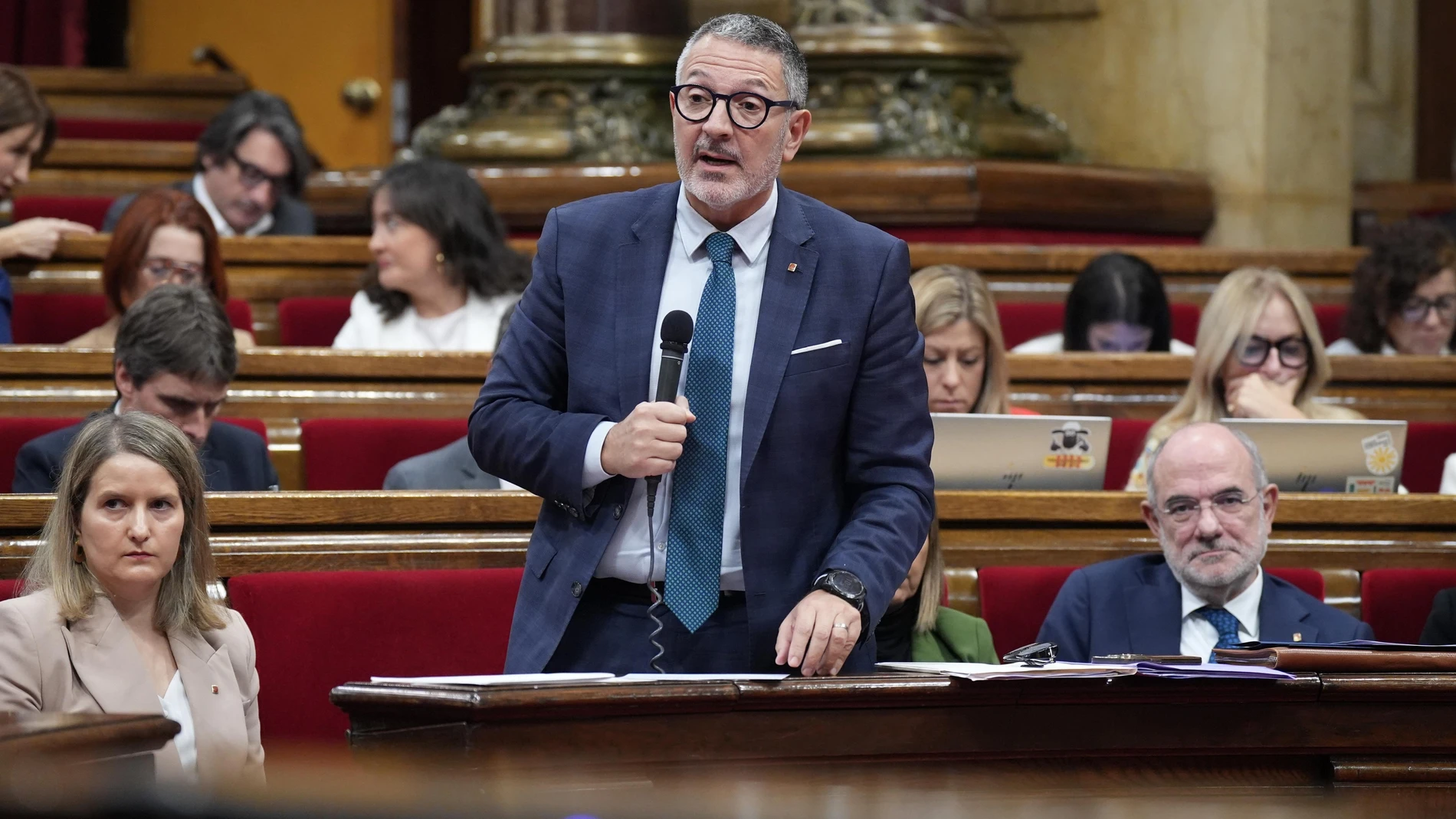 El conseller de Empresa y Trabajo, Miquel Sàmper, durante la sesión de control al Govern en el Parlament DAVID ZORRAKINO - EUROPA PRESS 19/11/2025