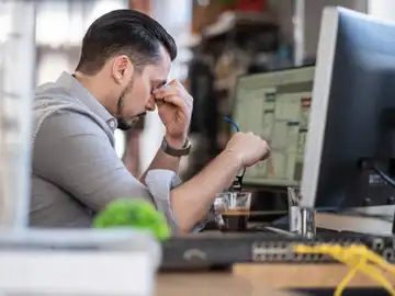 ¿Cómo podemos combatir el estrés laboral? ¿Cómo podemos combatir el estrés laboral?