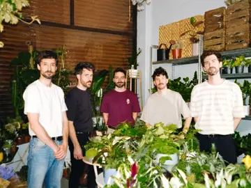 Rodrigo Domínguez (voz y composición), Bert Posada (guitarra), Adrián Díaz-Caneja (bajo), Guillermo Natividad (batería) y Miguel Rodríguez (teclados y coros) Rodrigo Domínguez (voz y composición), Bert Posada (guitarra), Adrián Díaz-Caneja (bajo), Guillermo Natividad (batería) y Miguel Rodríguez (teclados y coros)