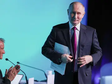 Russia Sberbank Putin Russian President Vladimir Putin, right, and Sberbank CEO German Gref attend the plenary session "Future with AI" of the AI Journey 2025, an international conference on artificial intelligence and machine learning, at the Sberbank City business complex in Moscow, on Wednesday, Nov. 19, 2025. (Vyacheslav Prokofyev, Sputnik, Kremlin Pool Photo via AP)