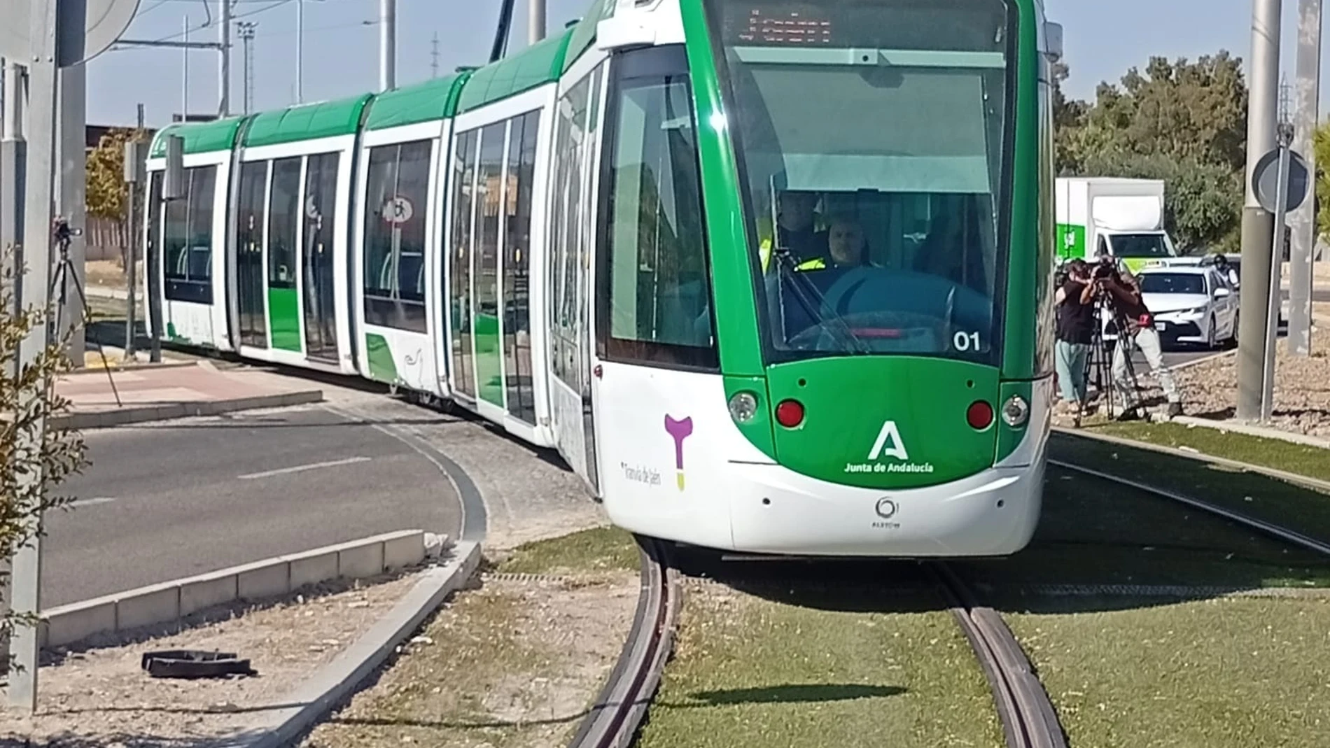Tranvía de Jaén circulando en pruebas. Imagen de archivo.