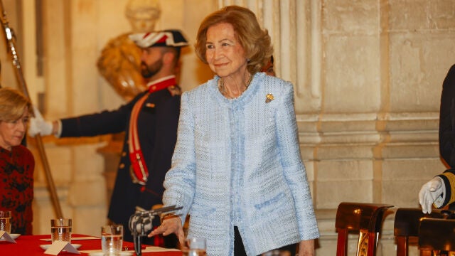 El look de la Reina Sofía. El look de la Reina Sofía.