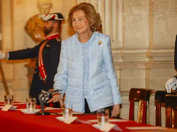 El look de la Reina Sofía. El look de la Reina Sofía.