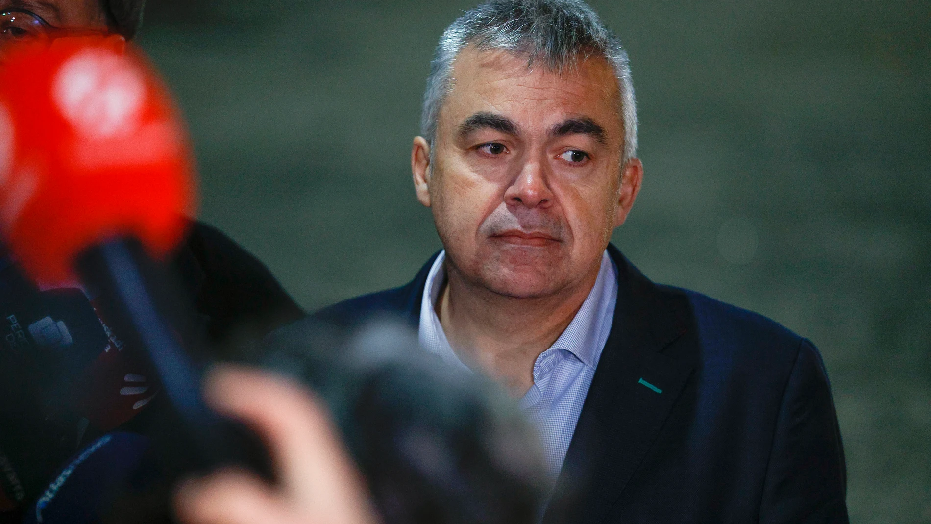 SOTO DEL REAL (MADRID), 19/11/2025.- El ex secretario de Organización del PSOE Santos Cerdán ha salido pasadas las 19:15 horas de este miércoles de la cárcel de Soto del Real (Madrid), después de que el juez que lo investiga el Tribunal Supremo haya acordado su libertad tras pasar casi cinco meses en prisión preventiva. EFE/ Rodrigo Jiménez