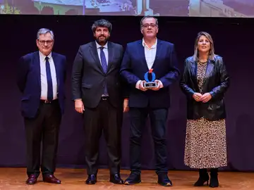 Valentín Ballesteros recogió el premio Valentín Ballesteros recogió el premio