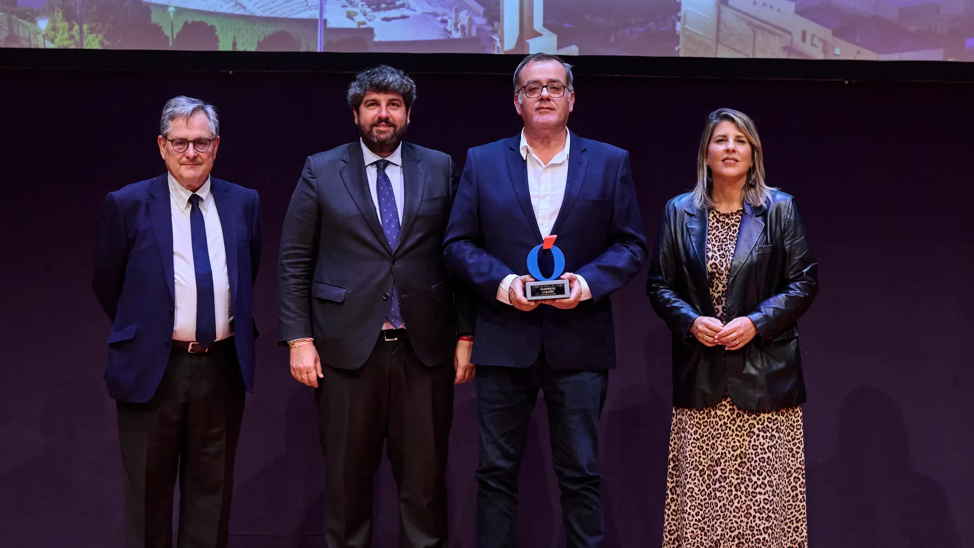 Valentín Ballesteros recogió el premio