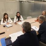 La consejera Sara Rubira durante la reunión mantenida en Bruselas junto a europarlamentarios que forman parte de la Comisión de Pesca del Parlamento Europeo