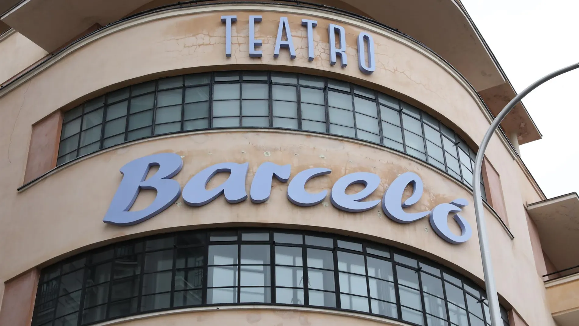 Suspenden temporalmente el precinto decretado por el Ayuntamiento de Madrid al Teatro Barceló por exceso de aforo