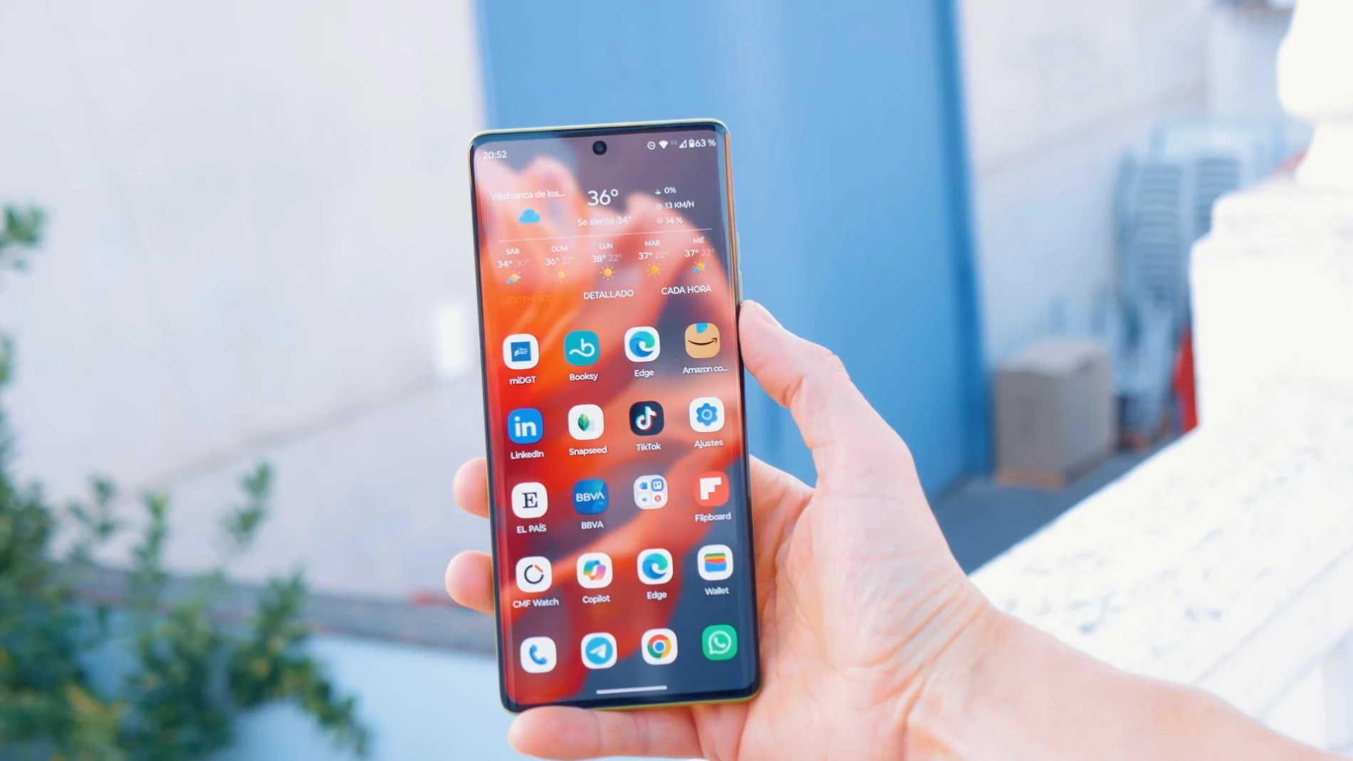 El motorola moto g85 tiene una pantalla de 6,67 pulgadas
