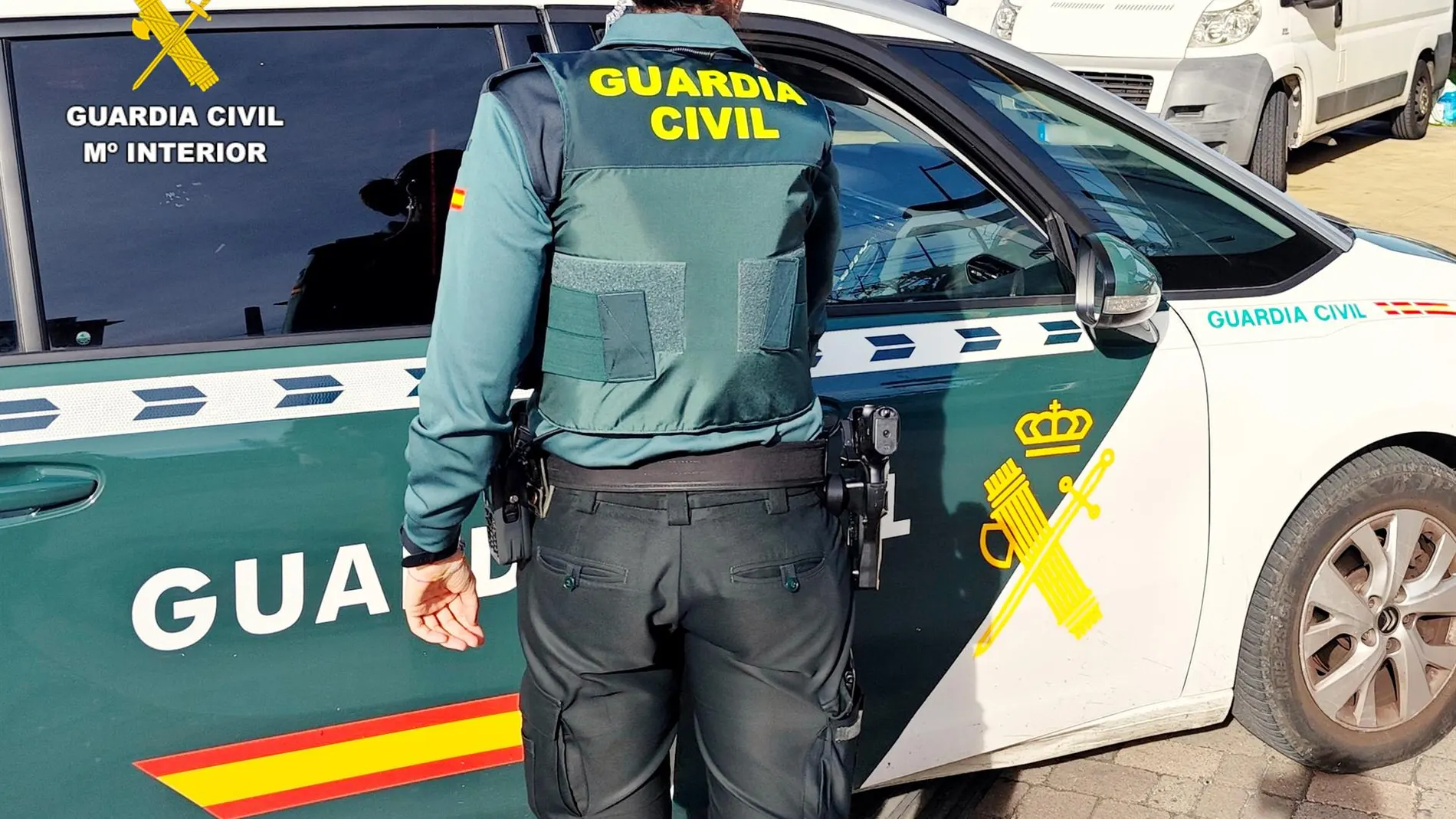 MADRID.-La Guardia Civil desaloja las viviendas del acuartelamiento de Torrelaguna por riesgo estructural