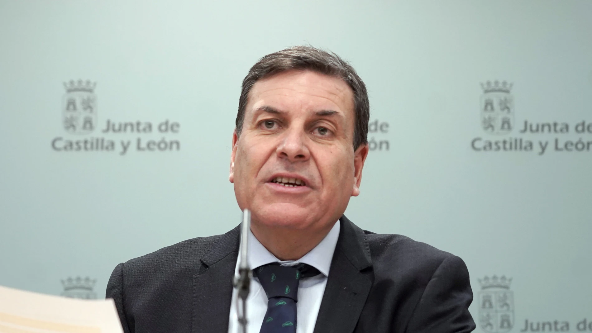 El portavoz de la Junta, Carlos Fernández Carriedo, comparece en la rueda de prensa posterior al Consejo de Gobierno