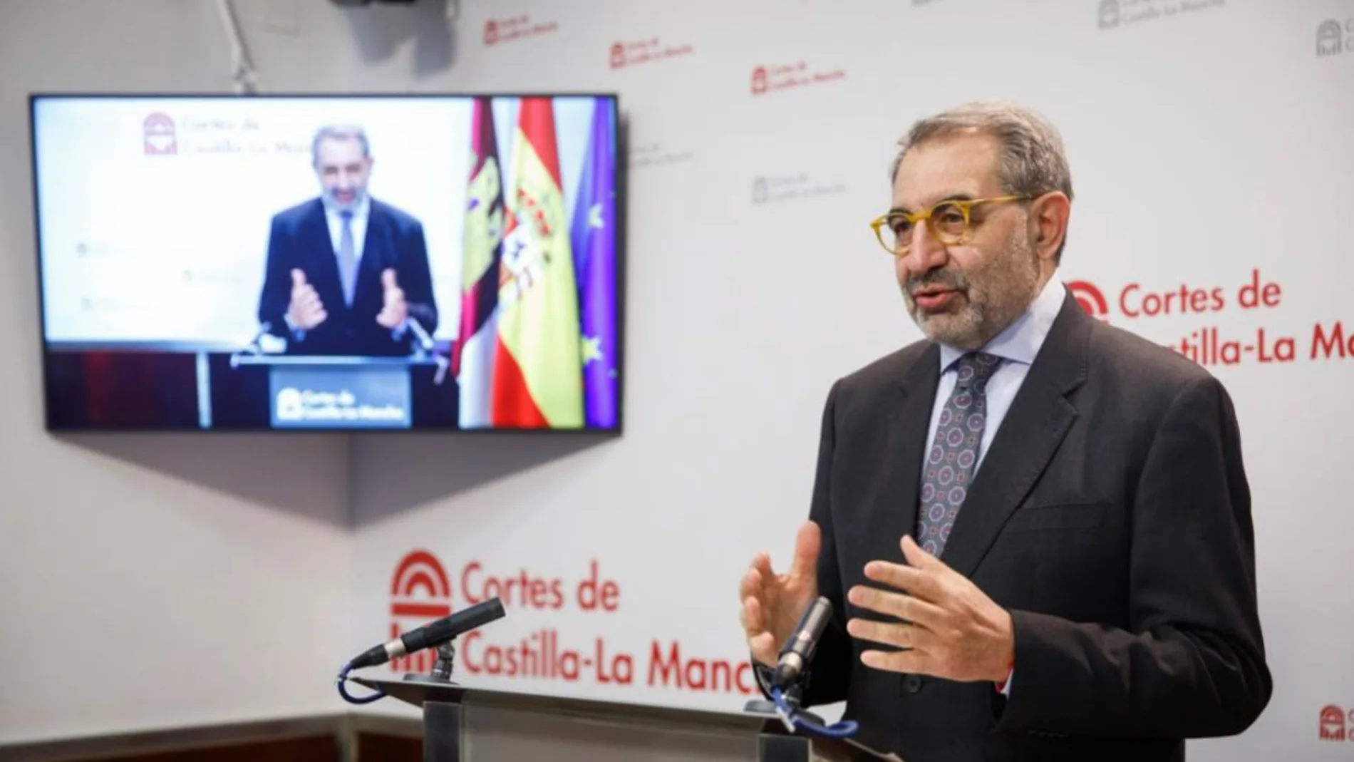 El consejero de Sanidad, Jesús Fernández Sanz