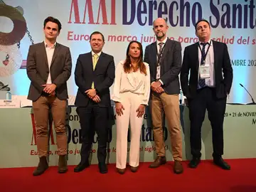 Ponentes de la mesa de debate organizada por AMA en el XXXI Congreso Nacional de Derecho Sanitario Ponentes de la mesa de debate organizada por AMA en el XXXI Congreso Nacional de Derecho Sanitario