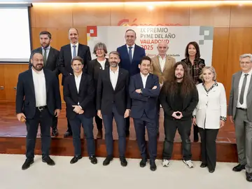 El presidente de la Cámara de Comercio de Valladolid, Víctor A. Caramanzana; la directora general de Comercio y Consumo de la Junta, María Pettit; el vicepresidente de la Diputación de Valladolid, Víctor Alonso, y el concejal de Hacienda, Personal y Modernización Administrativa del Ayuntamiento de Valladolid, Francisco Blanco, participan en el acto de entrega del Premio Pyme del Año 2025 en Valladolid, así como los accésits en las categorías de Internacionalización, Digitalización e Innovación, Formación y Empleo y Pyme sostenible El presidente de la Cámara de Comercio de Valladolid, Víctor A. Caramanzana; la directora general de Comercio y Consumo de la Junta, María Pettit; el vicepresidente de la Diputación de Valladolid, Víctor Alonso, y el concejal de Hacienda, Personal y Modernización Administrativa del Ayuntamiento de Valladolid, Francisco Blanco, participan en el acto de entrega del Premio Pyme del Año 2025 en Valladolid, así como los accésits en las categorías de Internacionalización, Digitalización e Innovación, Formación y Empleo y Pyme sostenible
