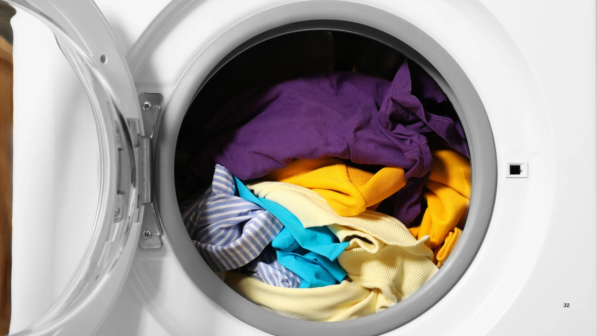 El tiempo máximo que puedes dejar la ropa dentro de la lavadora: la gente comete el mismo error