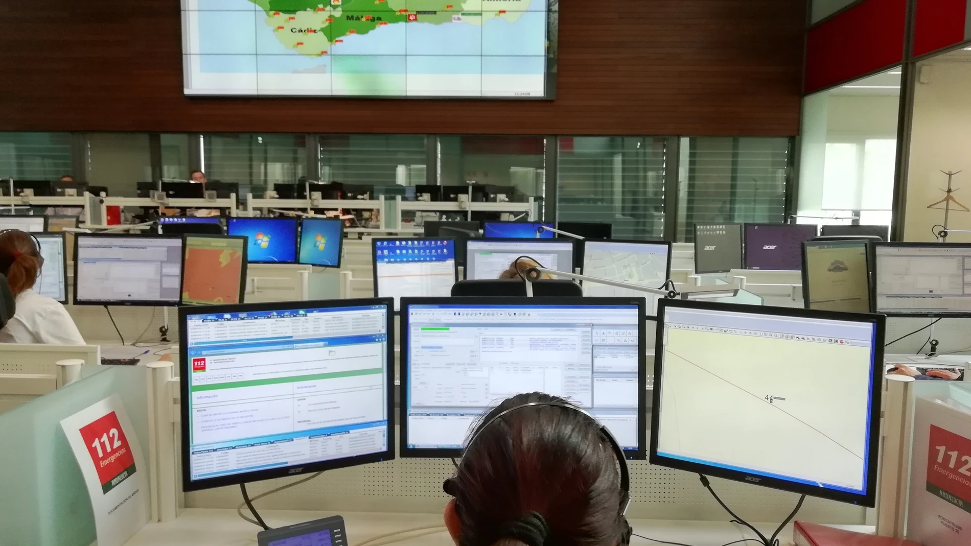 Siete asistidos tras el incendio de un vehículo en un garaje subterráneo de Puerto Real, Cádiz