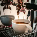 Cuántos cafés se pueden tomar al día, según los expertos