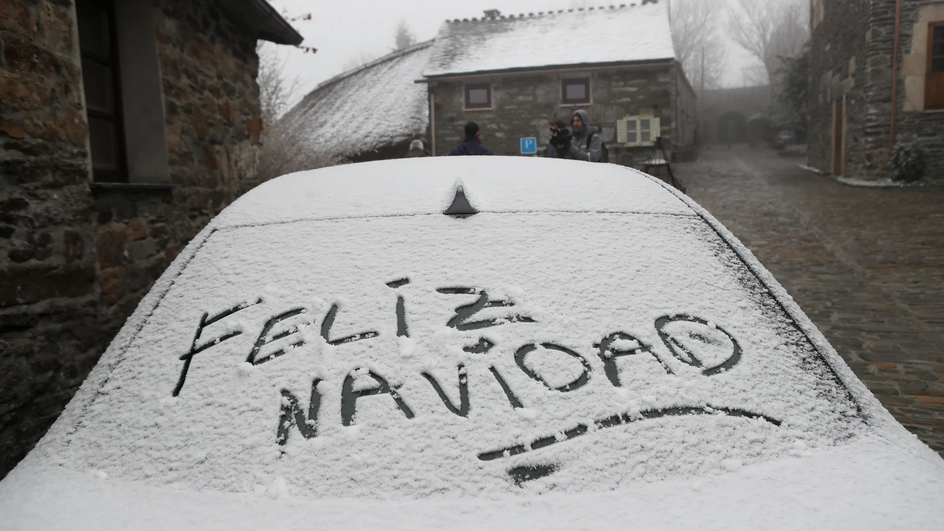 Vehículos durante la nevada en Pedrafita, a 20 de noviembre de 2025, en Lugo, Galicia (España). 20 NOVIEMBRE 2025 Carlos Castro / Europa Press 20/11/2025