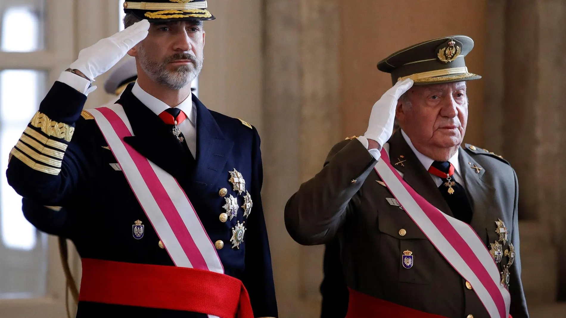 Juan Carlos I y Felipe VI, dos monarcas distintos pero vistos como adecuados a la España de sus reinados