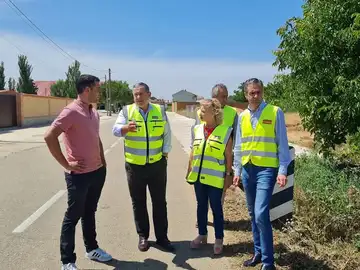 Javier Faúndez durante una visita al tramo de la carretera entre Arcos de la Polvorosa y Santa Colomba de las Monjas junto a la diputada Atilana Martínez y los alcaldes Roberto Rodríguez López y Manuel Paulino Barrios Javier Faúndez durante una visita al tramo de la carretera entre Arcos de la Polvorosa y Santa Colomba de las Monjas junto a la diputada Atilana Martínez y los alcaldes Roberto Rodríguez López y Manuel Paulino Barrios
