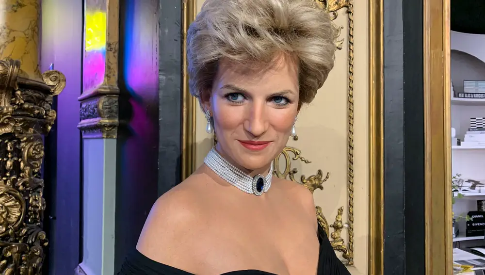 La figura de Lady Di entra en el museo de cera de París con su 'vestido de la venganza