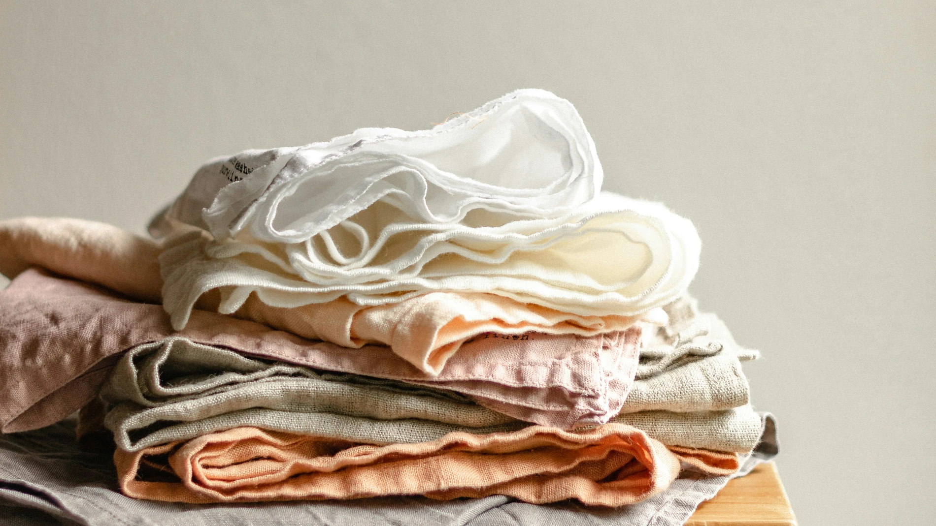 El método holandés para secar la ropa en invierno sin usar electricidad: qué es y cómo aplicarlo