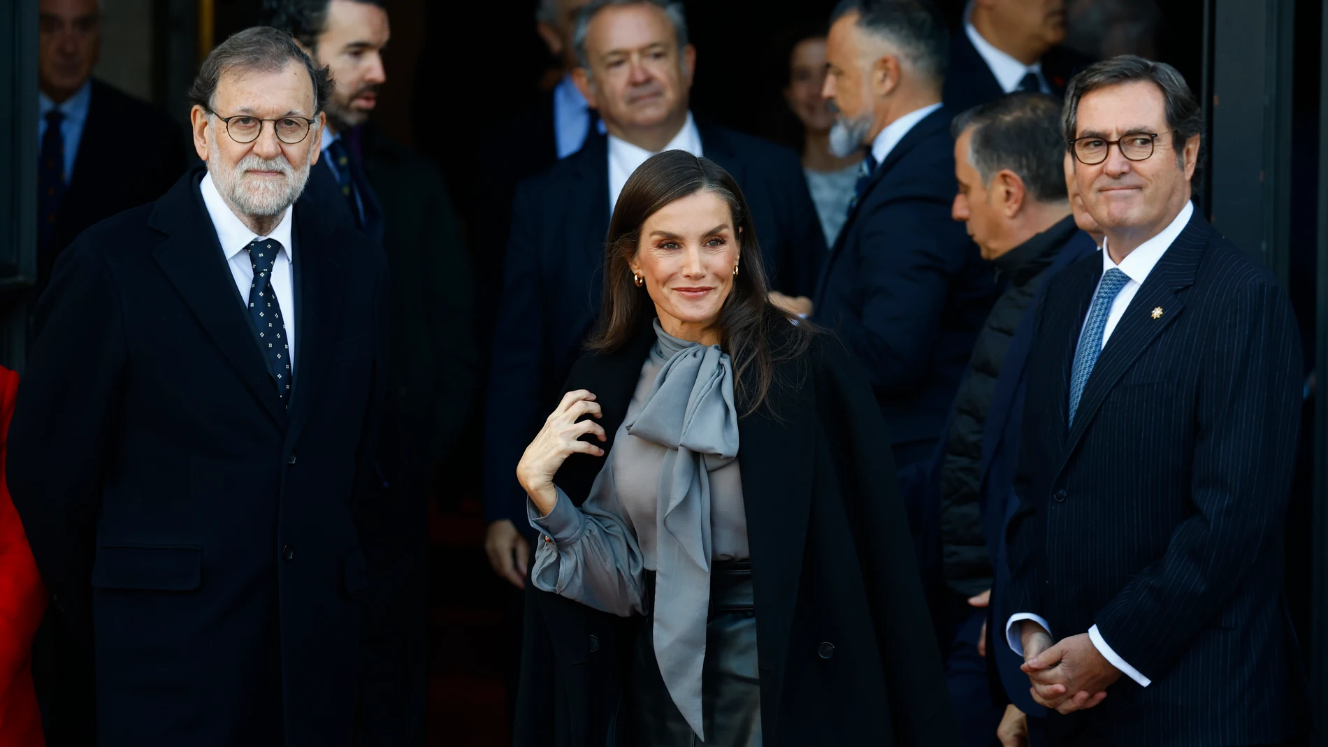 El ex Presidente del Gobierno, Mariano Rajoy, la Reina Letizia y el Presidente de la CEOE, Antonio Garamendi, asisten a la celebración del 40º aniversario de la creación de la “Fundación CEOE” en el Teatro Real de Madrid, a 20 de noviembre de 2025, en Madrid (España). El acto quiere poner en valor el papel de las empresas españolas como actores relevantes en el avance, la modernización y el bienestar de la sociedad española. ACTO;CEOE;ANIVERSARIO;TEATRO REAL;EMPRESAS;20 NOVIEMBRE 2025 Jose ...