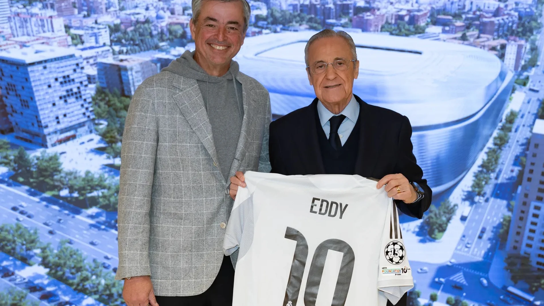 Florentino Pérez junto a Eddy Cue, vicepresidente de servicios de Apple
