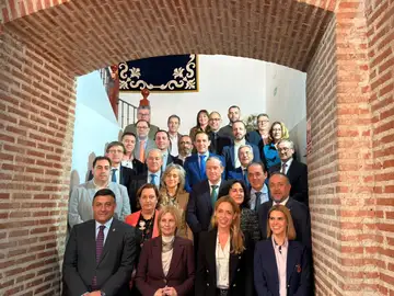 Foto de familia de presidentes de diputaciones y diputados, alcaldes y concejales que han participado en la jornada de la FEMP Foto de familia de presidentes de diputaciones y diputados, alcaldes y concejales que han participado en la jornada de la FEMP