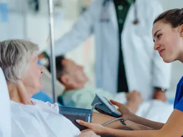 La enfermería oncológica representa para el paciente la cercanía en medio del vértigo La enfermería oncológica representa para el paciente la cercanía en medio del vértigo