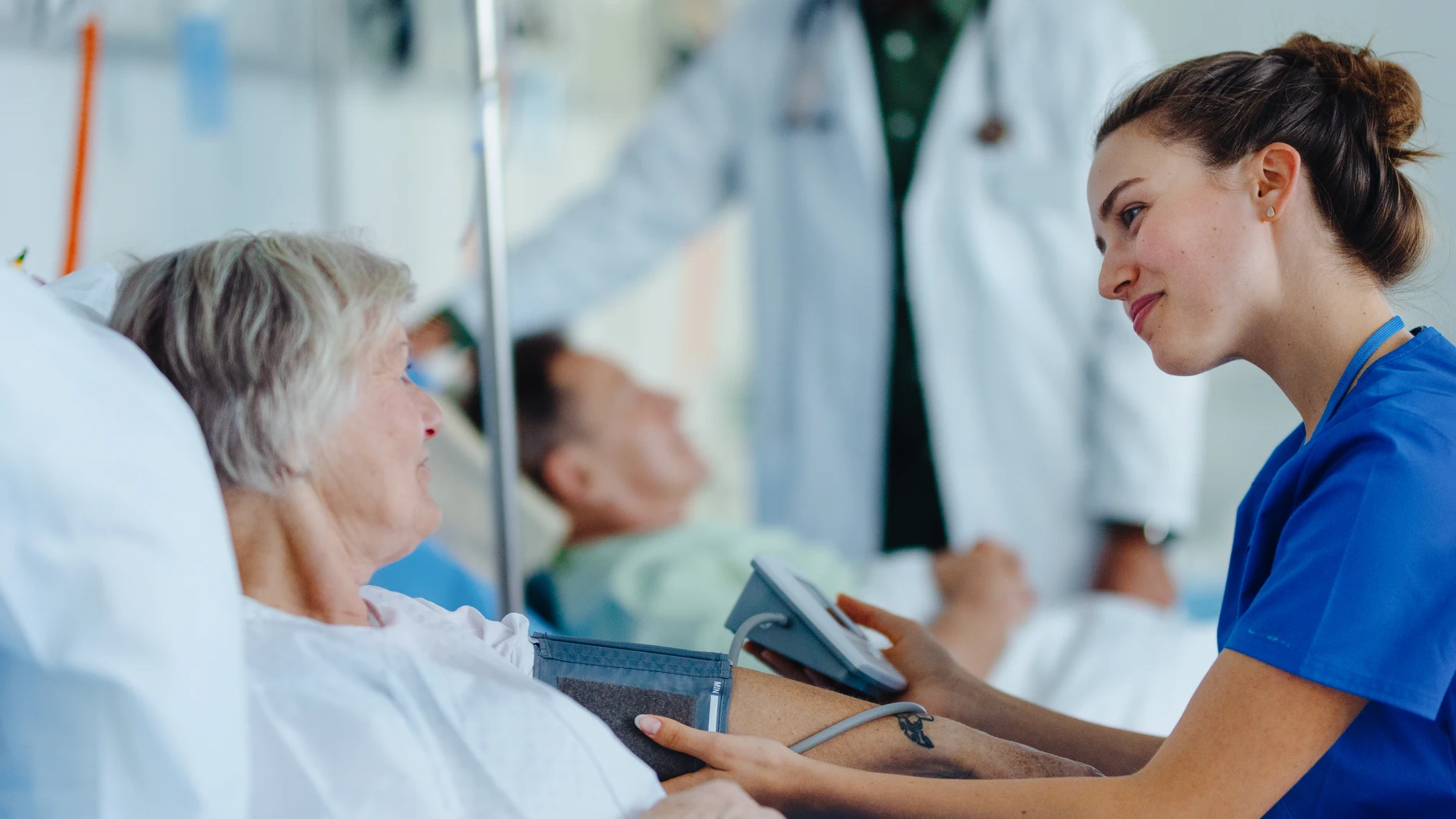 La enfermería oncológica representa para el paciente la cercanía en medio del vértigo