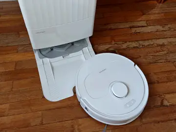 Su succión real de 8000 Pa le permite levantar suciedad, pelos y todo lo que encuentre roborock QV 35A