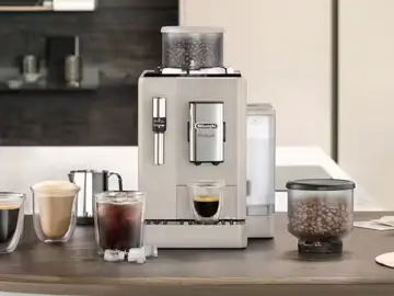 Doble depósito de 250 gramos, 13 niveles de molienda y tecnología Bean Adapt De'Longhi Rivelia