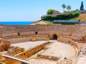 La Península Ibérica fue vital en la época del Imperio Romano y se construyeron muchos anfiteatros, sobre todo cerca del mar Mediterráneo para el control de los romanos