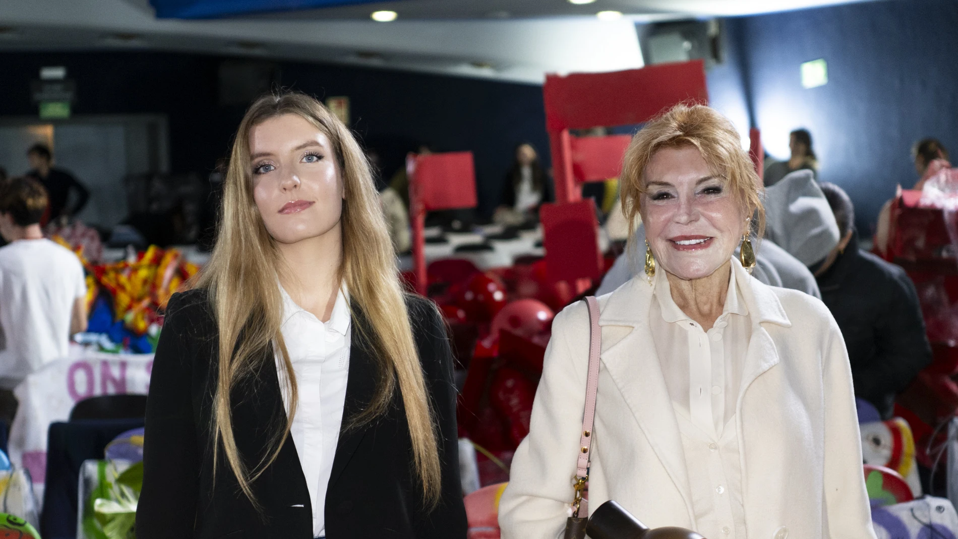 Carmen Thyssen junto a su madre en Barcelona.