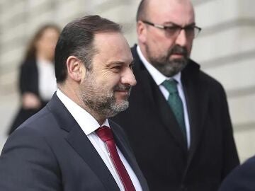 Koldo García (d) junto al entonces ministro de Fomento, José Luis Ábalos Koldo García (d) junto al entonces ministro de Fomento, José Luis Ábalos