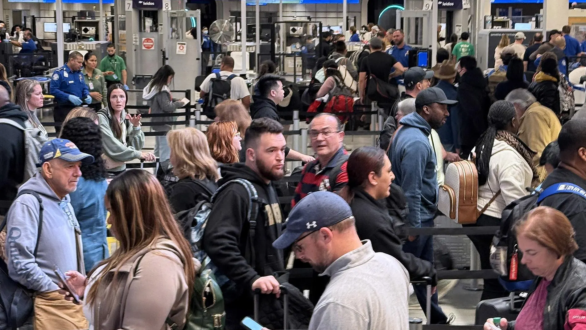 EEUU.- EEUU premiará con 8.600 euros a 800 controladores aéreos y técnicos que no se ausentaron durante el cierre