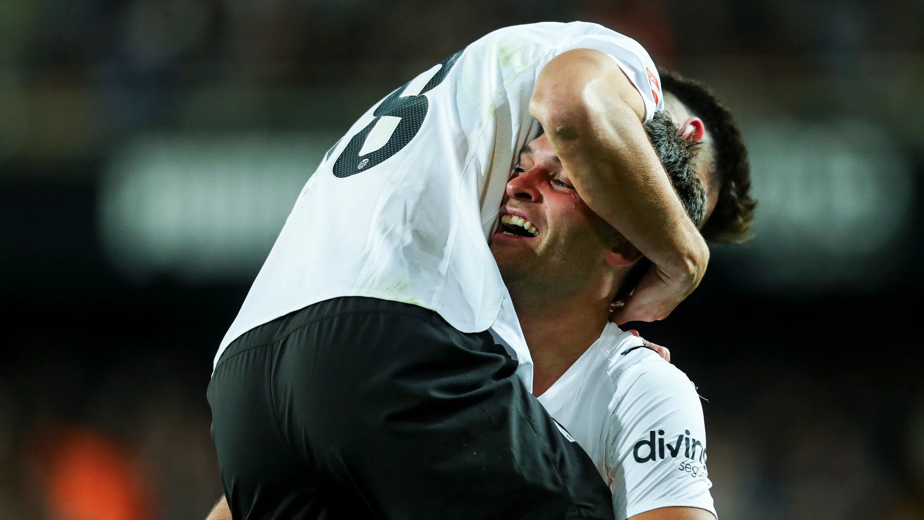 Hugo Duro of Valencia CF celebrates a goal with teammates during the Spanish league, La Liga EA Sports, football match played between Valencia CF and UD Levante at Mestalla stadium on November 21, 2025, in Valencia, Spain. AFP7 21/11/2025 ONLY FOR USE IN SPAIN