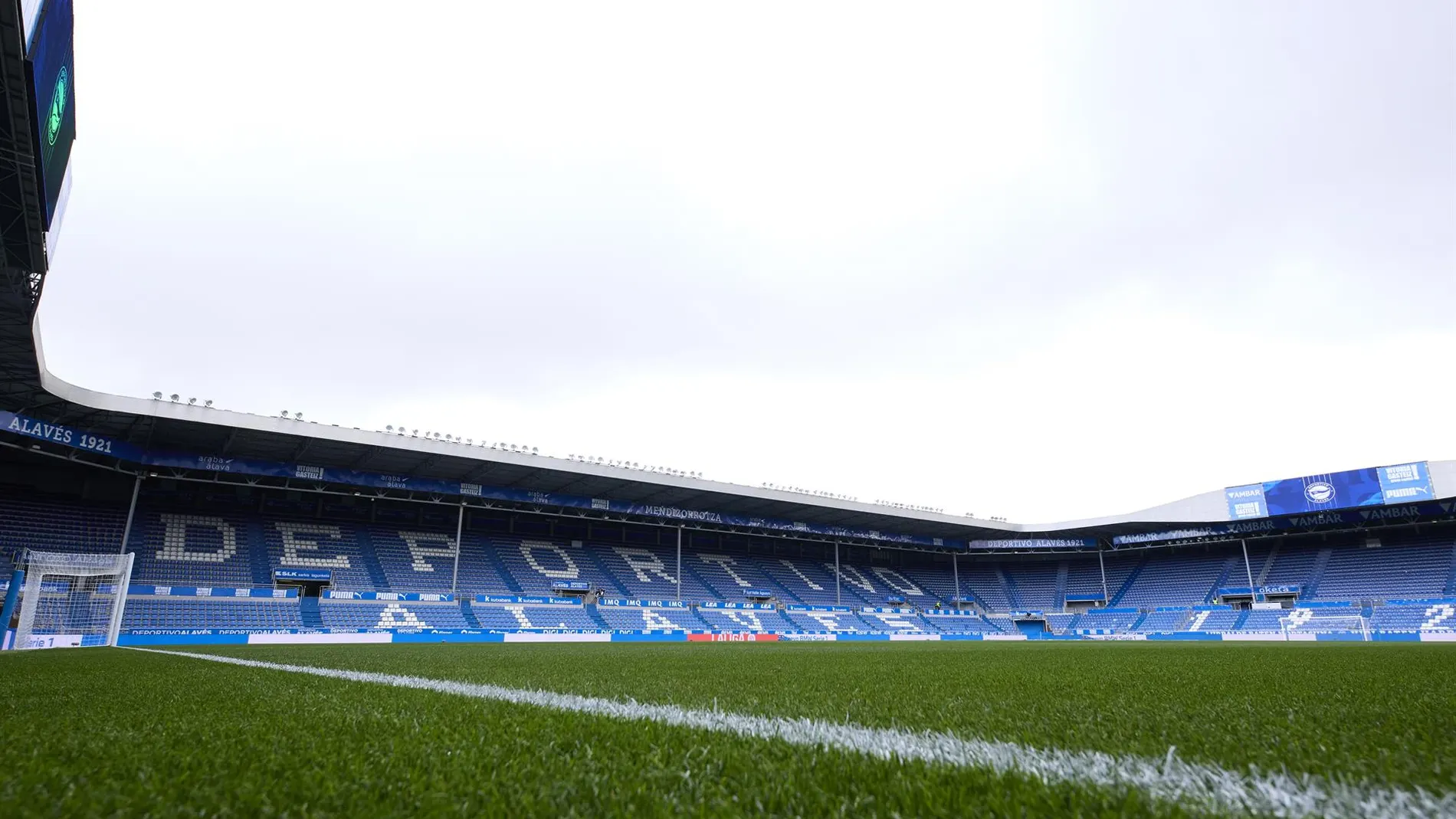 Fútbol.- Antiviolencia propone cerrar un mes Mendizorroza por la promoción de un grupo ultra