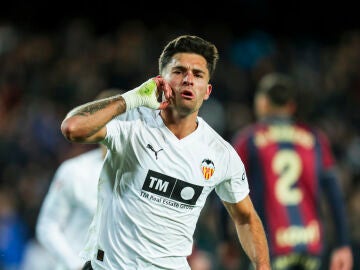 Hugo Duro of Valencia CF celebrates a goal during the Spanish league, La Liga EA Sports, football match played between Valencia CF and UD Levante at Mestalla stadium on November 21, 2025, in Valencia, Spain.AFP7 21/11/2025 ONLY FOR USE IN SPAIN