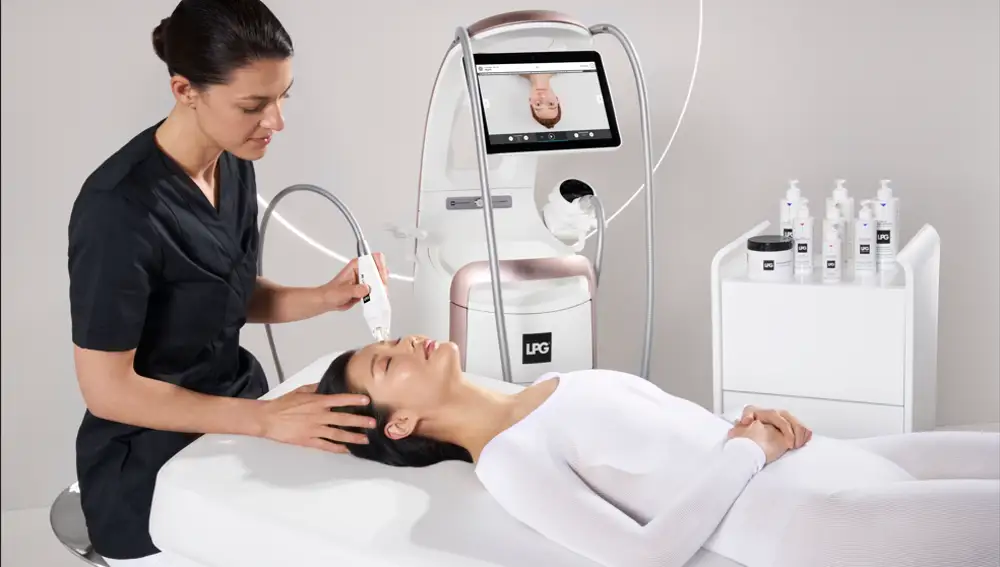 El Endermologie® Rostro Pro Lift combina exfoliación, masaje profundo y un dispositivo capaz de estimular la piel con ondas mecánicas