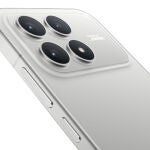 Las tres c&aacute;maras traseras del POCO F8 Pro con el flash LED y el logo de Bose